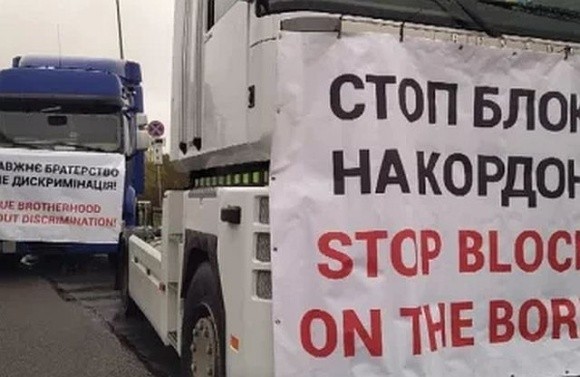 Українські водії почали блокувати дороги у відповідь на протести польських перевізників фото, ілюстрація