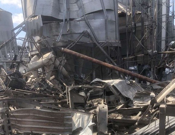Рашисти зруйнували ракетним ударом елеватор на Дніпропетровщині фото, ілюстрація