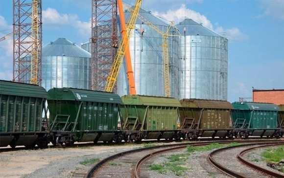 Укрзалізниця могла б везти значно більше зернових вантажів, якби не обмежена пропускна здатність портів фото, ілюстрація