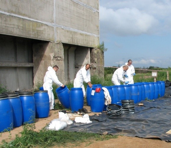 На Миколаївщині потребують утилізації 166 тонн прострочених пестицидів фото, ілюстрація