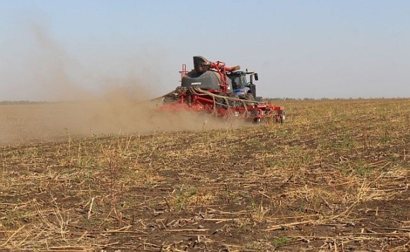 В ПАЕК сіють озиму пшеницю за технологією No-till фото, ілюстрація