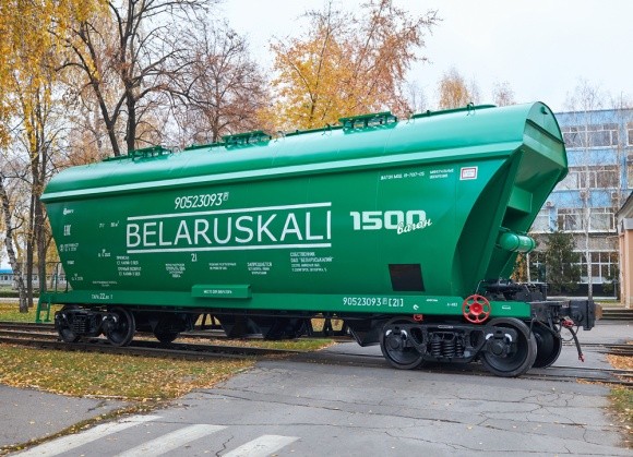 Укрзалізниця запроваджує обмеження на транзит білоруських калійних добрив фото, ілюстрація