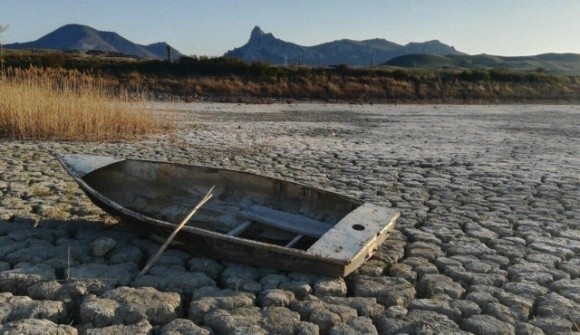 Посуха в окупованому Криму: у Коктебелі повністю висохло озеро фото, ілюстрація