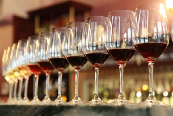 Фахівці оцінили миколаївські виноматеріали за сортові властивості, смак і аромат фото, ілюстрація