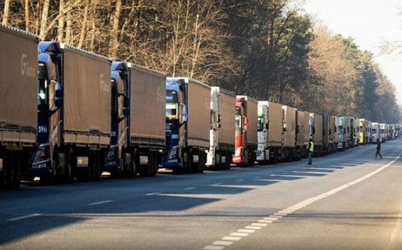 Блокада триває: за минулу добу з Польщі в Україну заїхали лише 50 вантажівок фото, ілюстрація