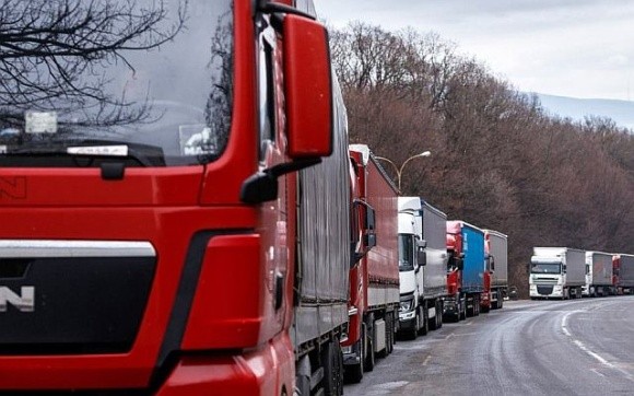 На польському кордоні залишаються заблокованими близько 2600 вантажівок фото, ілюстрація
