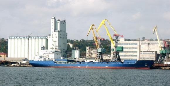 Маріупольський порт відправив першу партію соняшникової олії на експорт фото, ілюстрація