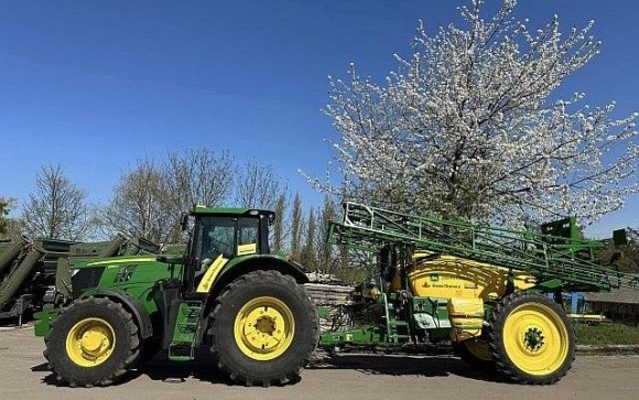 Жнива Перемоги приймають звернення на нову техніку фото, ілюстрація