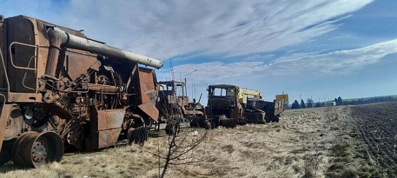 На кордоні з Польщею розмістили знищену окупантами сільськогосподарську техніку фото, ілюстрація