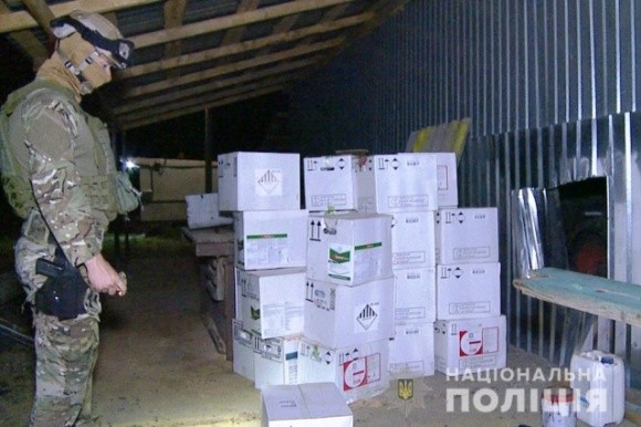 На Вінниччині поліцейські затримали злочинну групу, яка спеціалізувалася на крадіжках засобів захисту рослин по Україні фото, ілюстрація