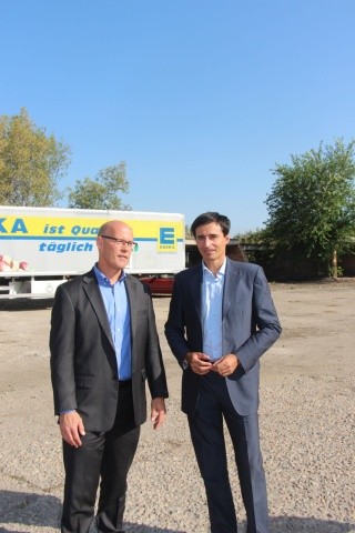 Международный менеджер проектов MEDA канадец Нік Рамзінг (слева) и менеджер Украинского проекта бизнес-развития плодоовощеводства Дмитрий Николаев (справа)(