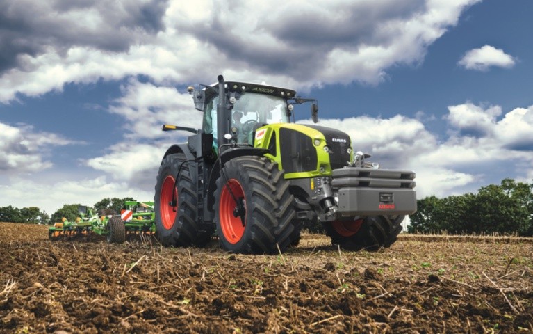 Трактор CLAAS AXION