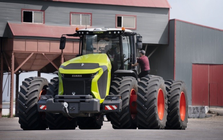 Трактор CLAAS XERION