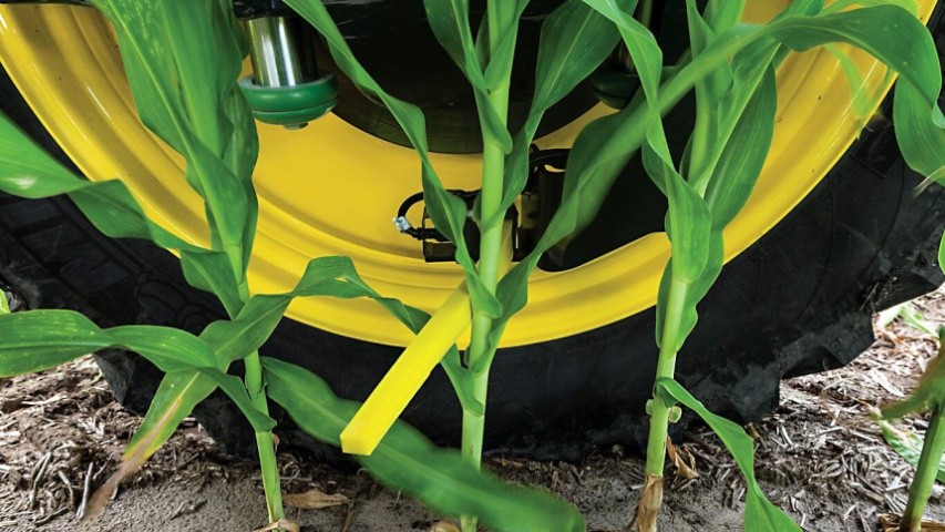 Завдяки Auto Trek Vision/AutoTrac RowSense вдається мінімізувати пошкодження рослин