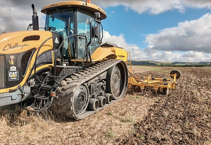 Challenger 765B потужністю 320 к. с. — основний трактор у господарстві Роберта і Едварда Руке