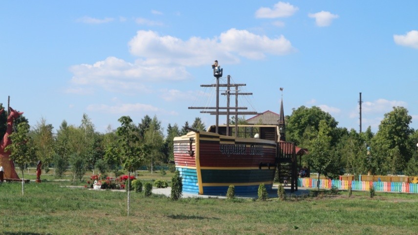 Піратський корабель у парку