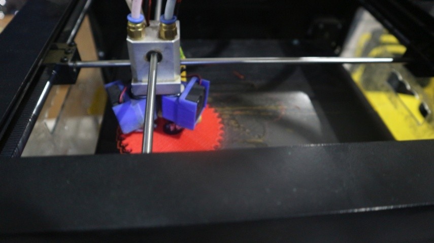 3D-принтер на експозиції Економіко-Технологічного інституту ім. Роберта Ельворті на Ярмарці освіти
