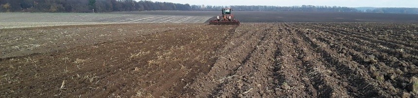 Культивація у другий слід перед осіннім нарізанням гребенів під урожай 2020 р. (Тернопілля)