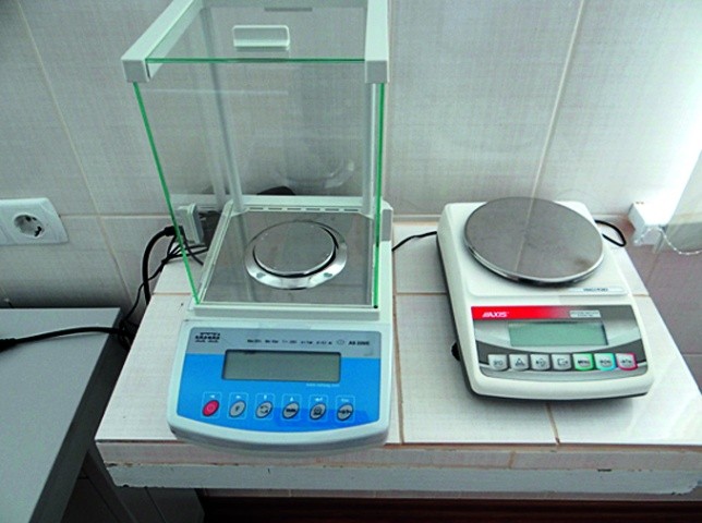 Лабораторные электрические весы различных классов точности