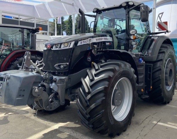 Трактор — 8740 S