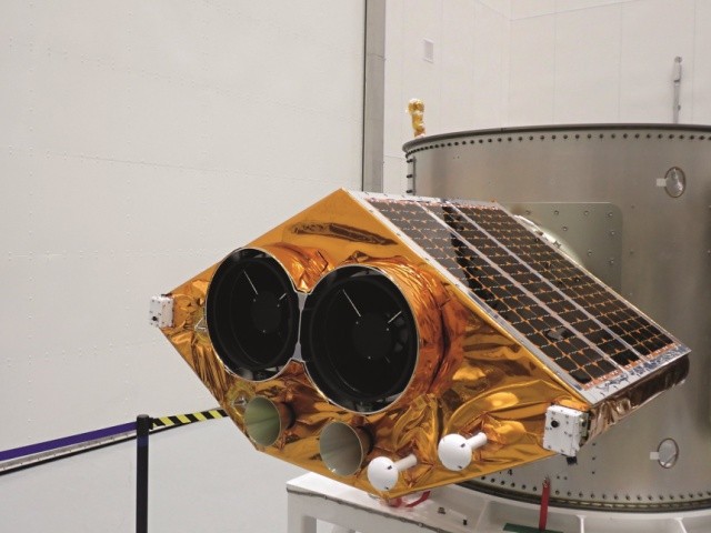 EOS SAT-1 спроєктовано у такий спосіб, щоби він був здатен відстежувати до одного мільйона квадратних кілометрів щодня