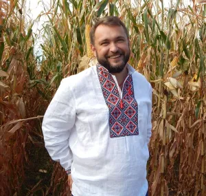 Андрій Душейко, директор СТОВ «Дніпро» (Чорнобаївський р-н Черкаської обл.): "У своєму господарстві експлуатую і велику фронтальну машину американського виробництва, яку купував новою, і шланго-барабанні. Фронтальна машина не має рівних за якістю та рівномірністю поливу. А головна перевага шланго-барабанних — мобільність. Поливаю дощувальними машинами переважно картоплю. Польові культури, насамперед кукурудзу, теж хотілося б поливати, але не впевнений, чи це окупиться. У нас економічна ефективність дощування польових культур рік на рік не приходиться, бо і зволоження коливається, і ціни на самі культури".