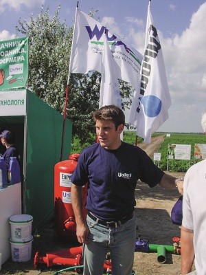 Карл Стурен — новатор, один із перших успішних європейських інвесторів в Україні (з 1994 р., разом з його партнером Йоханом Боденом), засновник компаній «Чумак» i «Уніфер», сьогодні — генеральний директор компанії «Віндкрафт»