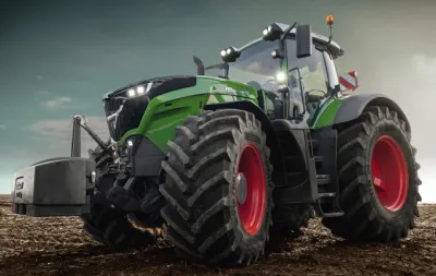 Колісний Fendt 1000. А Вам не здається, що вони схожі? ;)