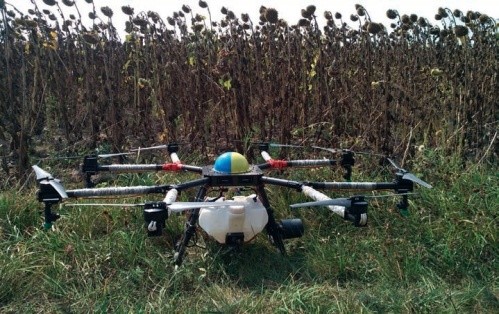Десикація соняшнику дроном «Літаючий трактор» виробництва української компанії «ІТ КІТ»