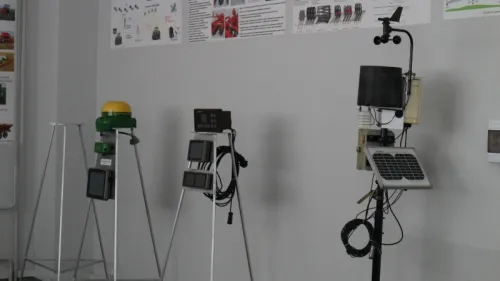 Центр точного землеробства обладнаний GPS-навігатором та міні-метеостанцією