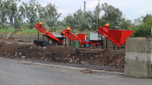 Нова лінія для розривання кульків та підготовки відходів до укладки в бурти