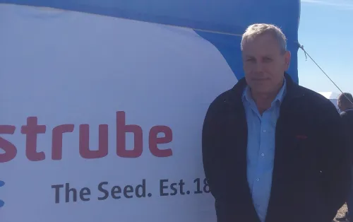 Лутц Геррманн — керівник продажів Strube по Південно-Східній Європі. Родом зі Східної Німеччини. Закінчив біологічний факультет у Кишинівському університеті в 1977-1982 рр, захистив докторську в Німеччині за тематикою цукрових буряків. У 1989-му змінив наукову діяльність на бізнес-напрямок. Курирував роботу в Росії, Україні, Молдові, Білорусі, Узбекистані. 12 років тому очолив комерційний відділ Strube у напрямку Східна Європа і Балтика. 9 років керує українським офісом Strube. Одружений з українкою і виховує дочку
