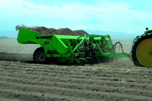  Картоплесаджалка AVR UH 3780 у роботі