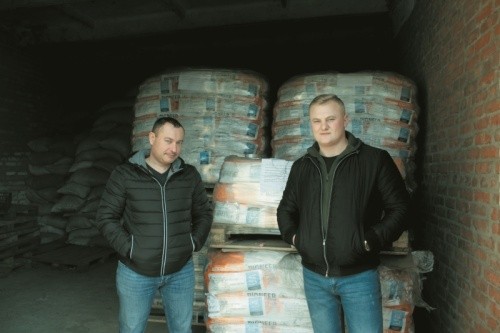 Роман Юхименко (ліворуч) та Артем Фастовець: «Догма успішного вирощування кукурудзи — якісні продукти й кваліфікована сервісно-технологічна підтримка»