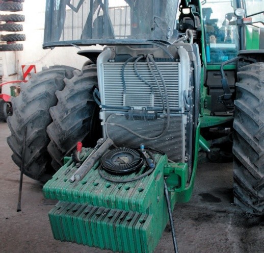 Поломка варіатора системи приводу вентилятора охолоджувальної системи трактора John Deere 8530