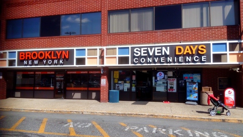 Міні-маркети Seven Days і Brooklyn New York